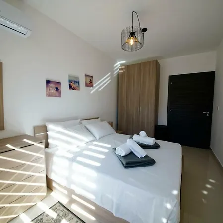 Pc 1 - Palm Court Апартаменты